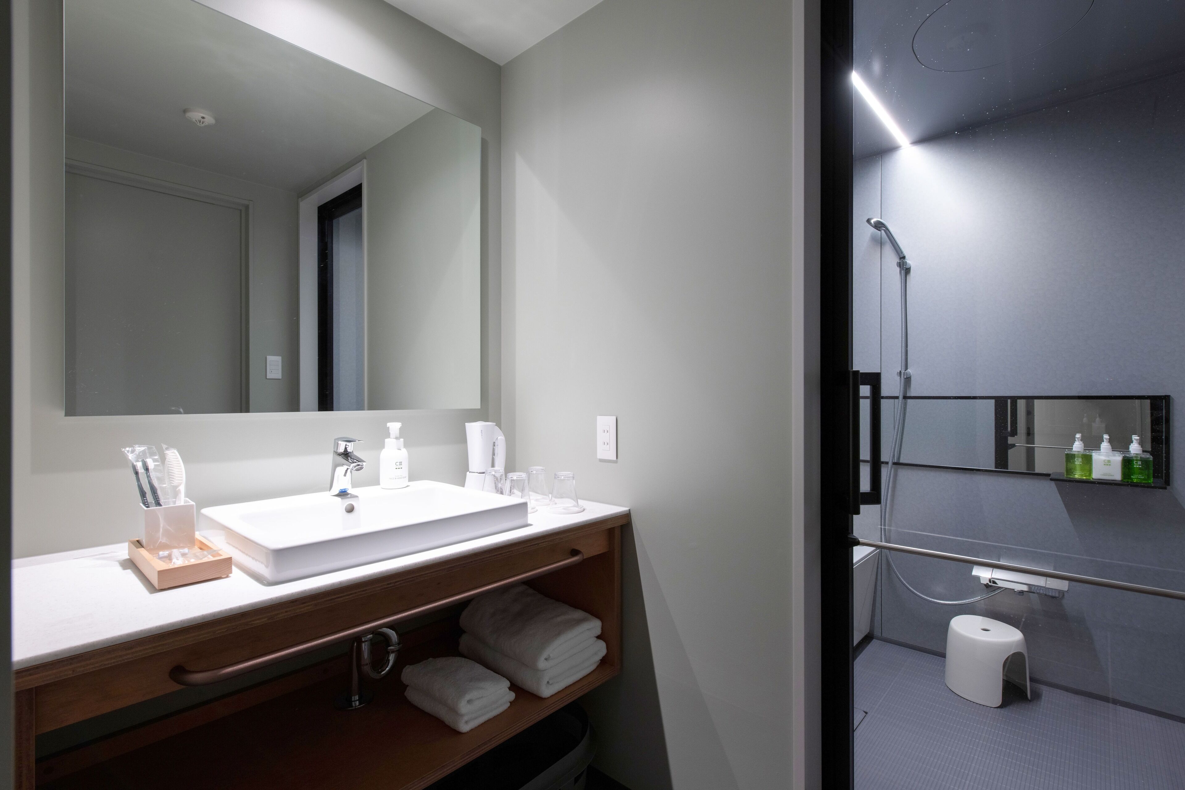 1 bedroom, down duvets, free wifi, bed sheets