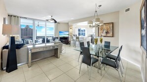 Unclassified image, 5 of 31, button - Regatta - Breathtaking Gulf and Bay Views! (Naples)