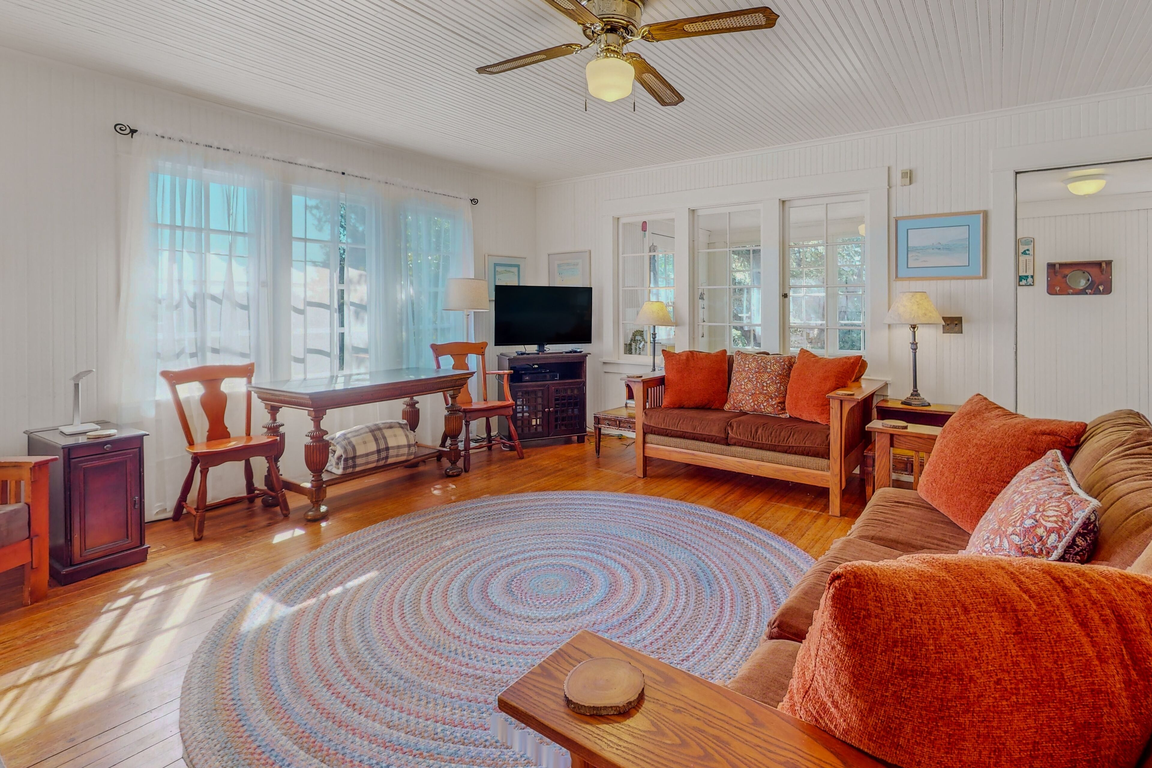 Charming, historic, dog-friendly home with great Cannon Beach location