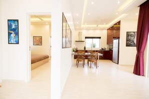 2 bedrooms, in-room safe, iron/ironing board, free WiFi