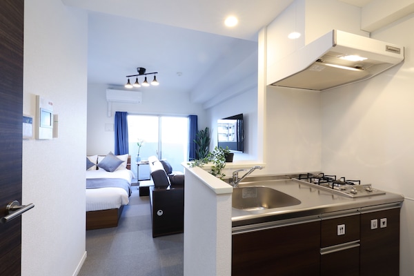 Kamar Standar | Dapur kecil pribadi | Lemari es, microwave, dan kompor