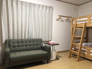 Economy Quadruple Room | Blackout drapes, free WiFi, bed sheets - Guest House EN (Nara)