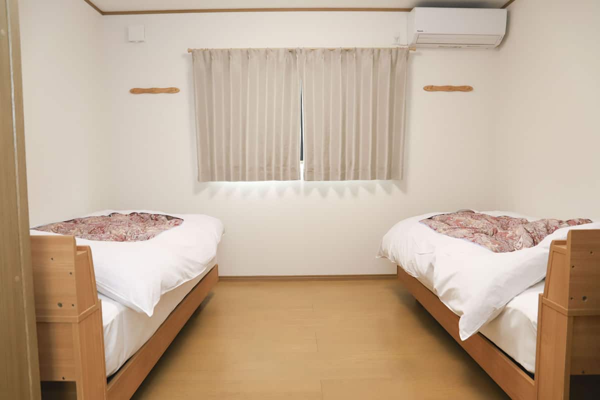 Small Twin Room | Blackout drapes, WiFi (free), bed sheets