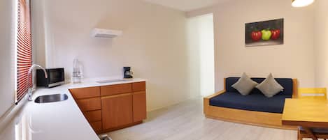 Master Bedroom, 1 Queen Bed | Living room | 32-inch LCD TV with digital channels, TV, Netflix