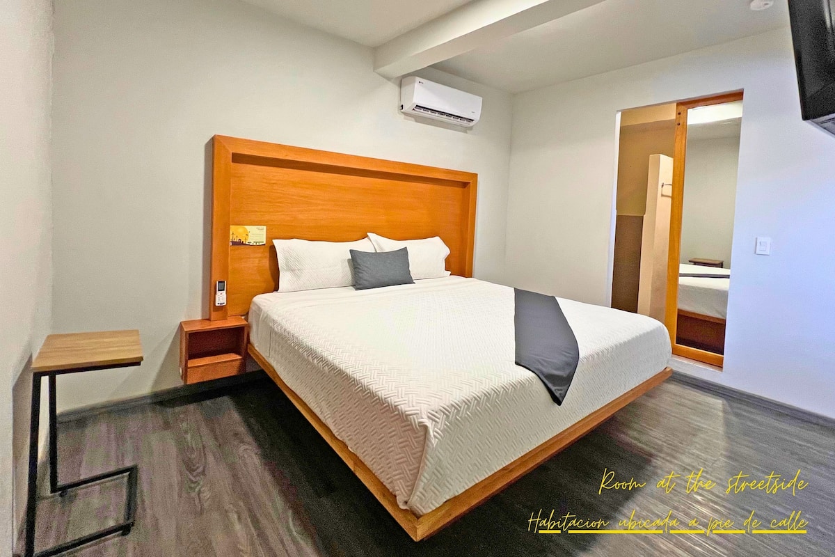 Master Bedroom | 1 室のベッドルーム、ミニバー、セーフティボックス (室内)、デスク
