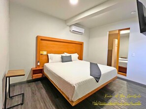 Master Bedroom | 1 sovrum, minibar, värdeförvaringsskåp på rummet och unika möbler