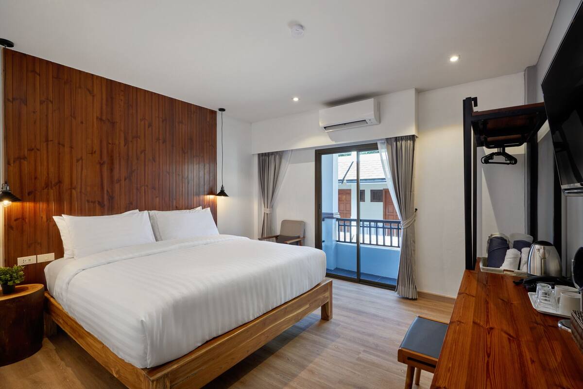 In-room safe, desk, cribs/infant beds, WiFi (free)