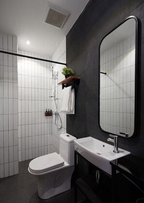 Baño | Ducha, artículos de higiene personal gratuitos, secador de pelo y bidé