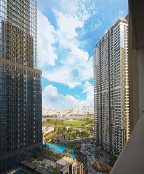 Leilighet, 4 soverom, elveutsikt | Byutsikt