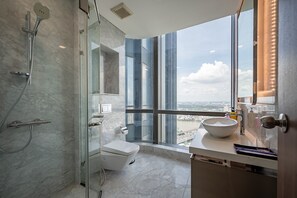 Premium Penthouse | Bathroom | Combined shower/bathtub, hydromassage showerhead, designer toiletries - THE LANDMARK 81 CONDOTEL SUITE IN HCMC (Ho Chi Minh City)