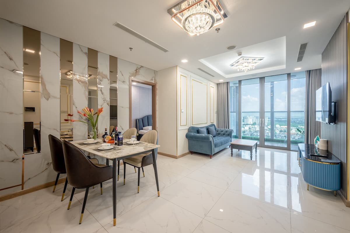 Panoramic Condo | Living area | 65-inch flat-screen TV with digital channels, TV, Netflix