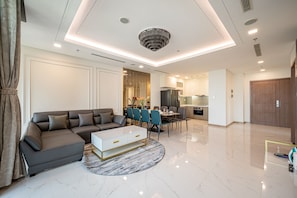 Premium Penthouse | In-room dining - THE LANDMARK 81 CONDOTEL SUITE IN HCMC (Ho Chi Minh City)