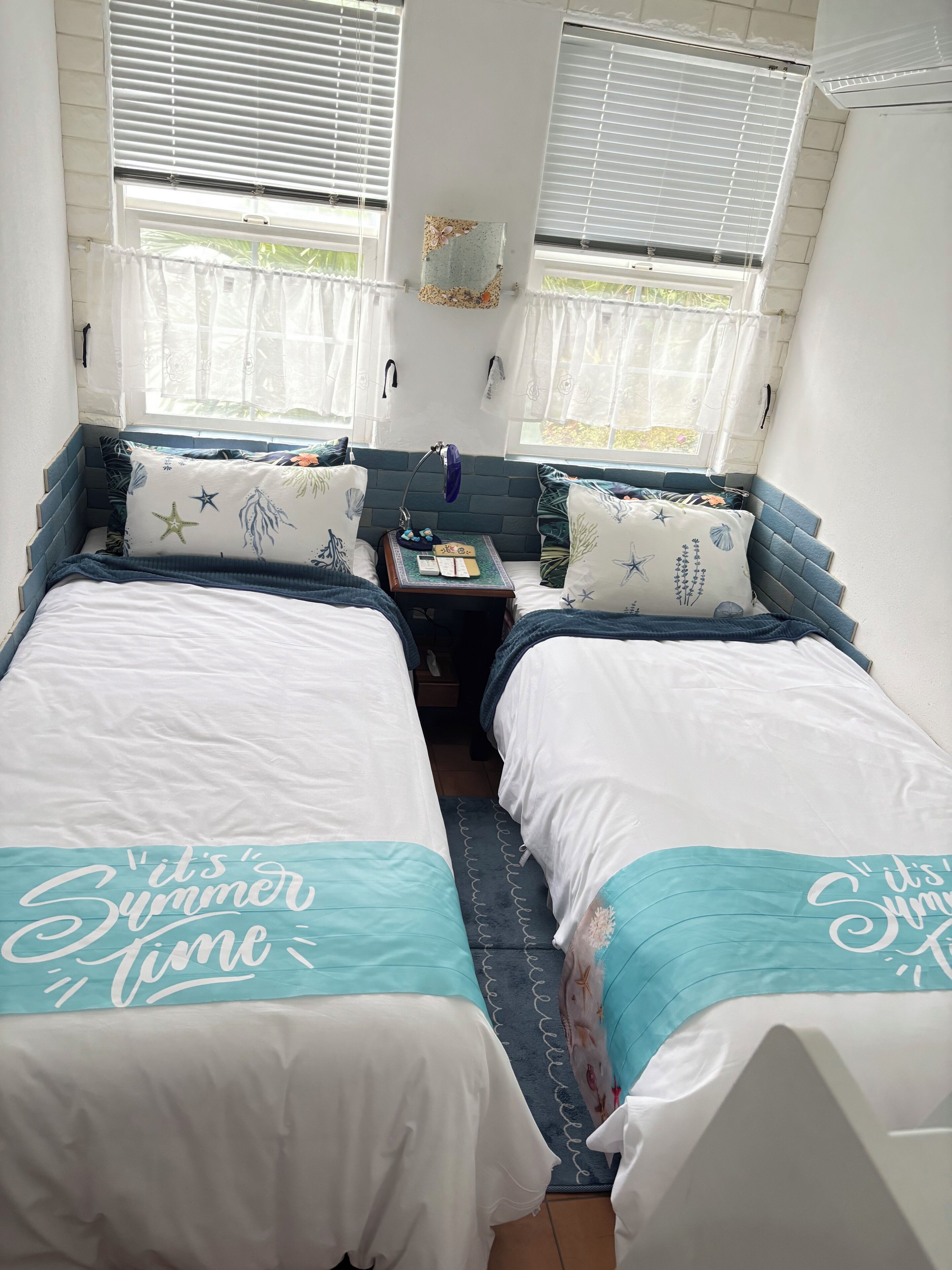 Maison | Rideaux occultants, Wi-Fi gratuit, draps fournis