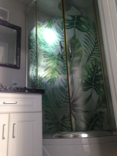 バスルームのシャワー