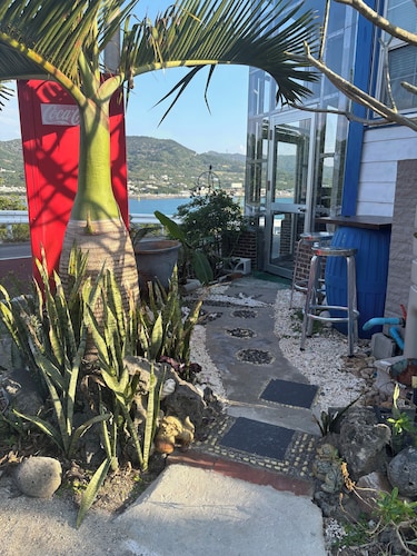 Sesoko Terraceビーチへ徒歩5分眺めのいい家,お一人又はお二人様の場合は母屋のみのご利用・・&nbsp;施設全景