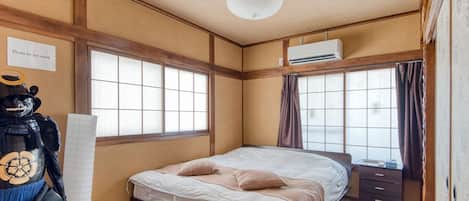 1 bedroom, blackout curtains, free WiFi, bed sheets