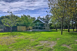 Exterior - Fredericksburg Cottage ~ 1 Mile to Main Street! (Fredericksburg)