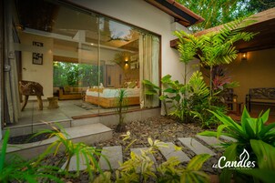 Premium Villa | Iron/ironing board, free WiFi, bed sheets