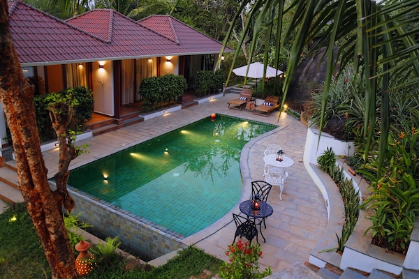 Hồ bơi ngoài trời, mở cửa từ 8:00 đến 20:00, dù/ô trên bãi biển/hồ bơi