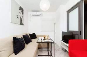 Private Vacation Home, Non smoking | Living area | Flat-screen TV
