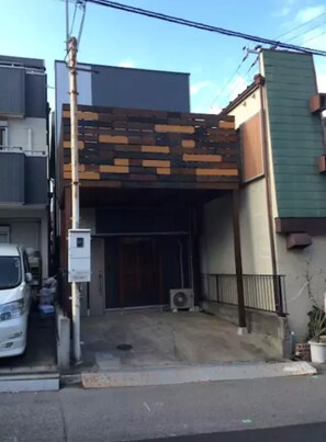 Front of property - Dekijima Sakura House (Osaka)
