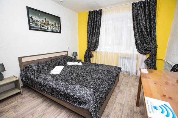 Habitación estándar con 1 cama matrimonial o 2 individuales | Ropa de cama hipoalergénica y wifi gratis 