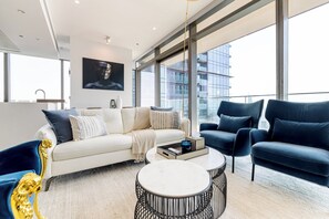 Living area - Luxury 2BR Marina Gate 3 (Dubai)