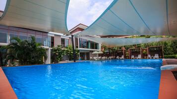 2 outdoor pools, open 7:00 AM to 9:00 PM, sun loungers