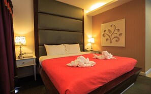 Standard-Doppelzimmer | Minibar (mit einigen kostenlosen Artikeln), Verdunkelungsvorhänge