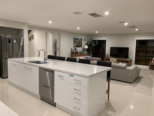 Apple House Truganina