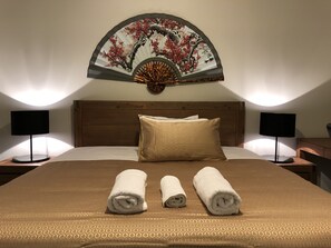 King Room with shower and Balcony 5 | Individually decorated, individually furnished, desk, iron/ironing board