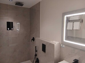Apartment, 2 Bedrooms | Bathroom | Free toiletries, hair dryer, bathrobes, slippers