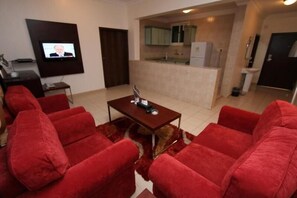 Flat-screen TV - Raoum Inn Serviced Apartments-Majmaa (Al Majmaah)