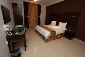 In-room safe, blackout drapes, iron/ironing board, free WiFi - Raoum Inn Serviced Apartments-Majmaa (Al Majmaah)
