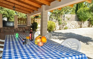 Outdoor dining - Gorgeous home in Montefrío with private swimming pool, can be inside or outside (Montefrío)