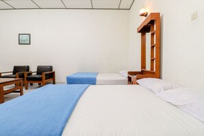 Family Room | Desk, free WiFi, bed sheets - Satriafi Hotel (Pakem)