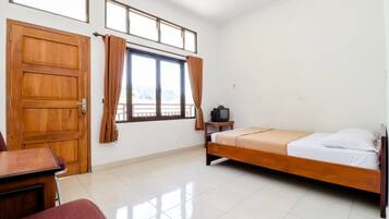 Superior Double Room | Desk, bed sheets