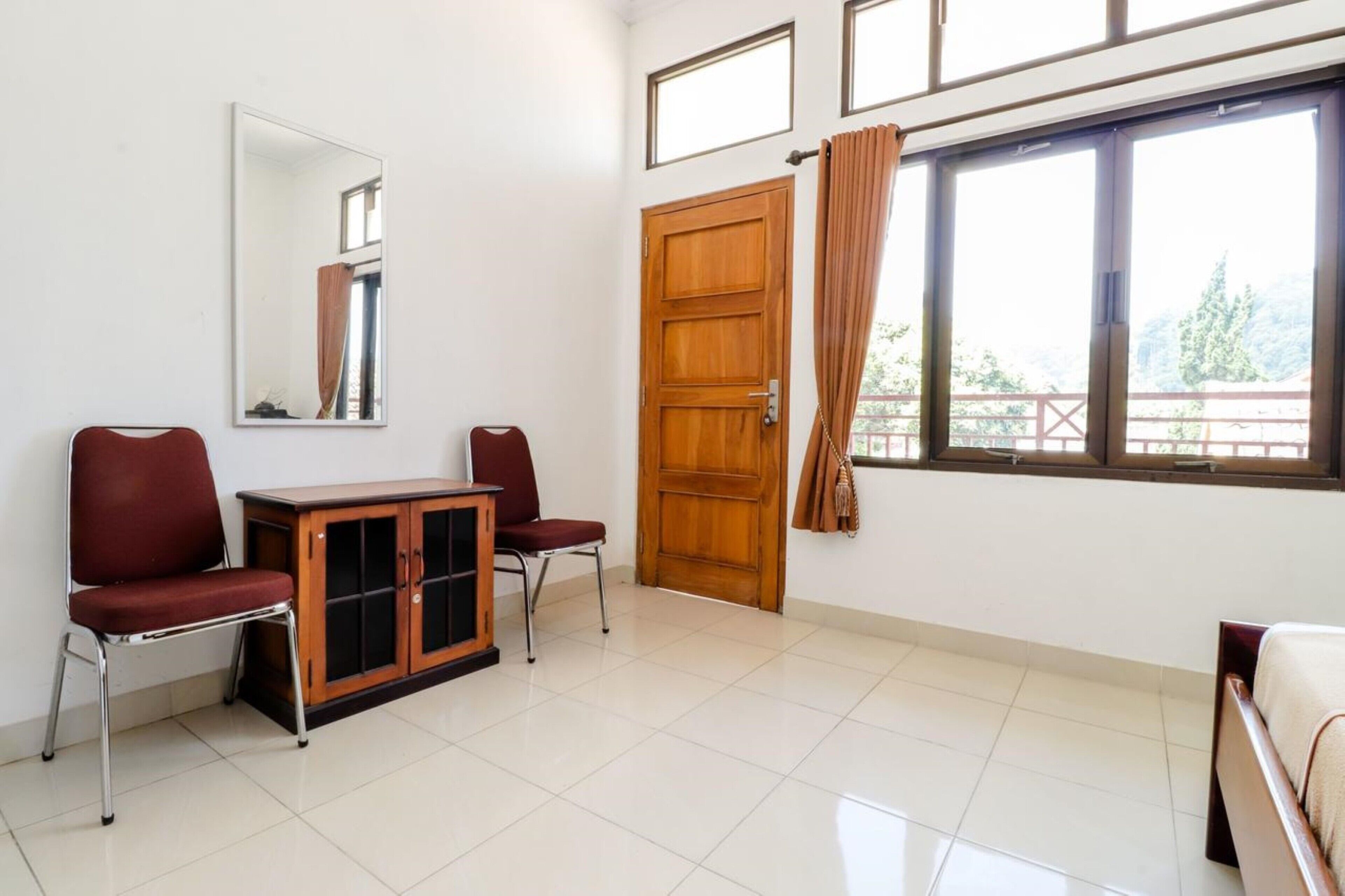Superior Double Room | Desk, bed sheets