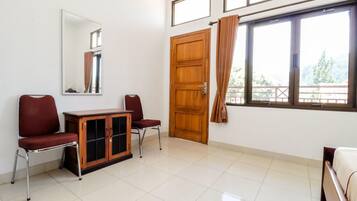 Superior Double Room | Desk, bed sheets