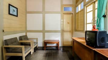 Standard Room | Desk, bed sheets
