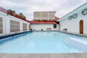 Outdoor pool - Hotel Sumaryo (Yogyakarta)