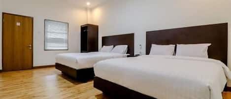 Habitación familiar | Escritorio, wifi gratis y ropa de cama