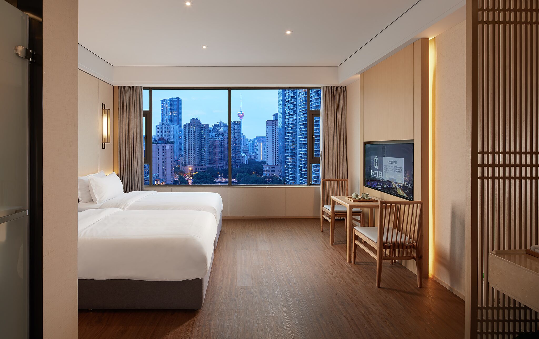 Habitación Deluxe con 2 camas individuales | Escritorio, cortinas opacas, wifi gratis y ropa de cama