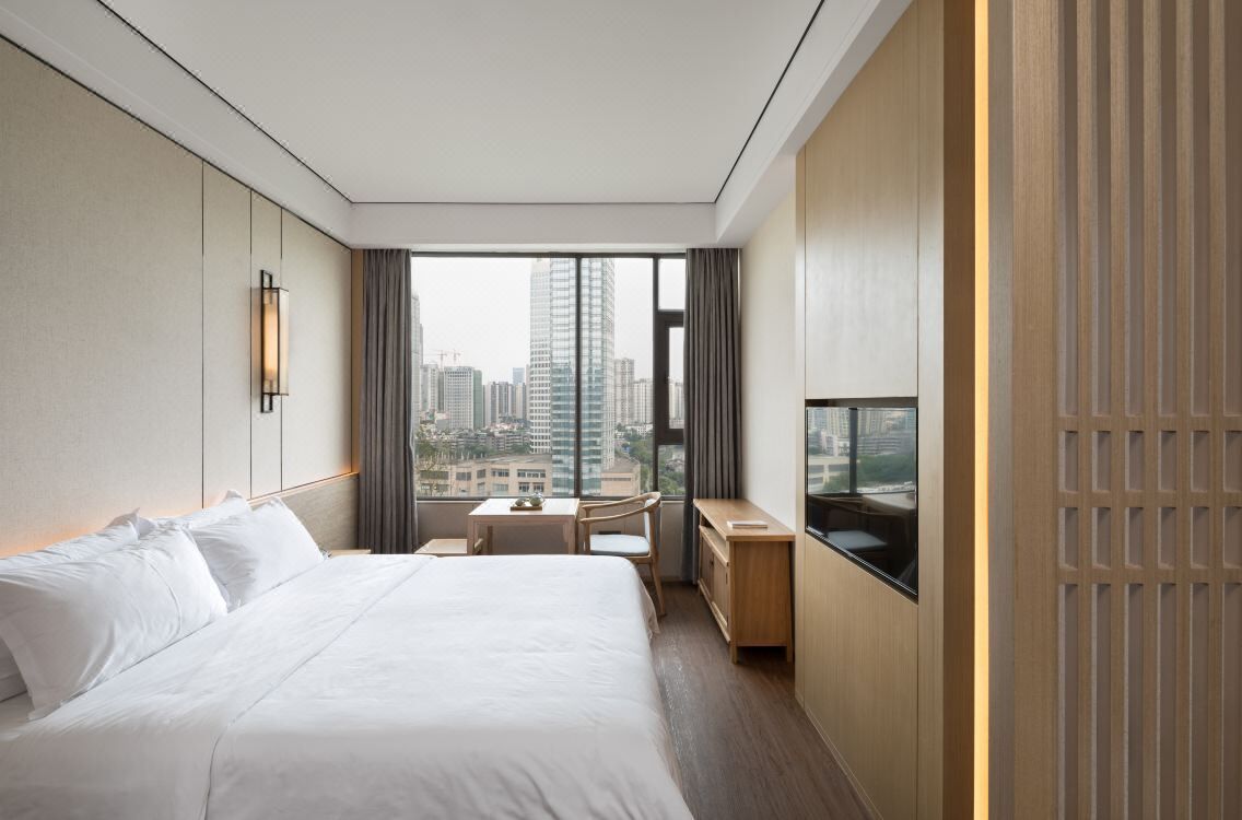 Habitación Confort doble | Escritorio, cortinas opacas, wifi gratis y ropa de cama