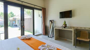 Kamar Double Standar | Meja kerja, ruang kerja ramah laptop, kedap suara, dan Wi-Fi gratis