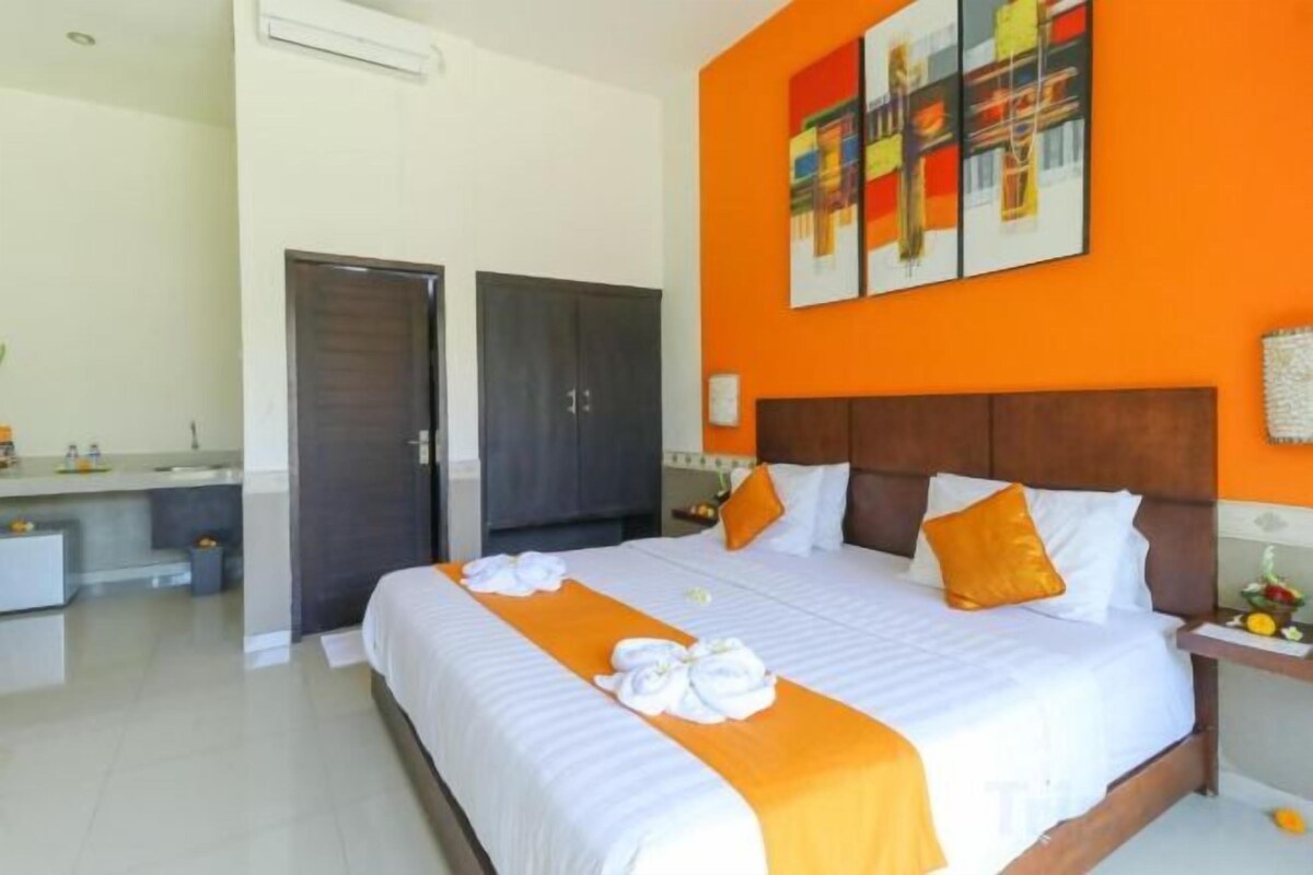 Escritorio y espacio para trabajar con laptop