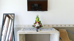 Standard Double Room | Desk, laptop workspace, soundproofing, WiFi (free) - Ninja Suite Villa (Denpasar)
