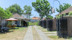 Free self parking - Ninja Suite Villa (Denpasar)