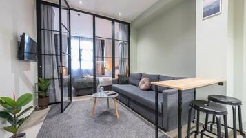 1 habitación, escritorio, cortinas blackout y sistema de insonorización