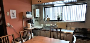 Private Vacation Home, Non smoking | In-room dining